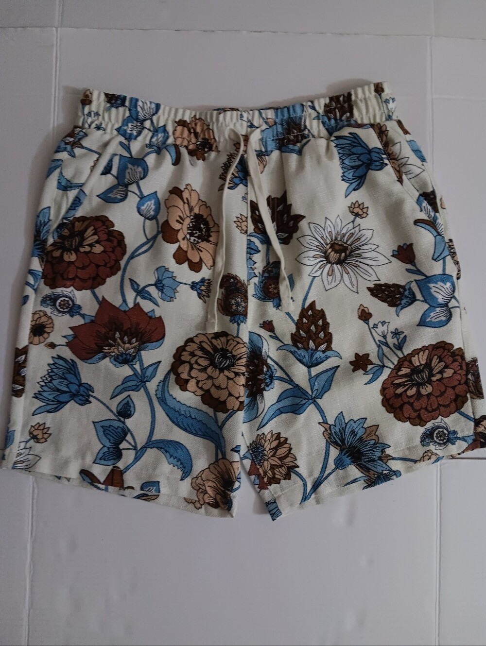 MALIBU FLORAL PRINT DRAWSTRING POCKET LIGHT WEIGHT SHORTS